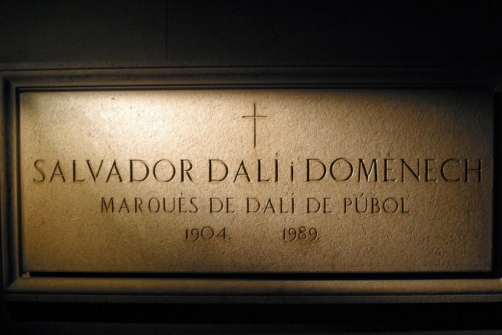 4234-Salvador_Dali_Crypt_in_Figueres